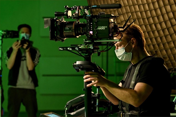 Rispetto dei protocolli anti-Covid sui set